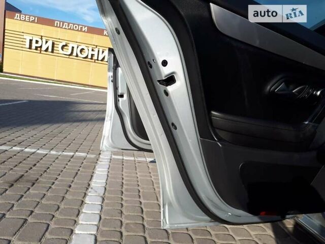 Сірий Фольксваген CC / Passat CC, об'ємом двигуна 1.98 л та пробігом 255 тис. км за 11000 $, фото 17 на Automoto.ua