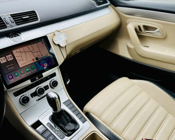 Сірий Фольксваген CC / Passat CC, об'ємом двигуна 1.98 л та пробігом 197 тис. км за 12000 $, фото 7 на Automoto.ua