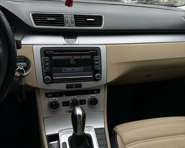 Серый Фольксваген CC / Passat CC, объемом двигателя 1.98 л и пробегом 193 тыс. км за 8000 $, фото 10 на Automoto.ua