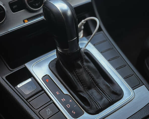 Серый Фольксваген CC / Passat CC, объемом двигателя 2 л и пробегом 344 тыс. км за 13000 $, фото 10 на Automoto.ua