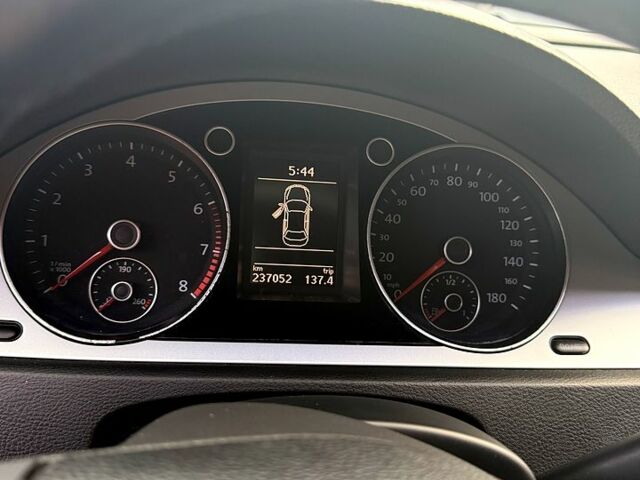 Серый Фольксваген CC, объемом двигателя 2 л и пробегом 237 тыс. км за 8500 $, фото 5 на Automoto.ua