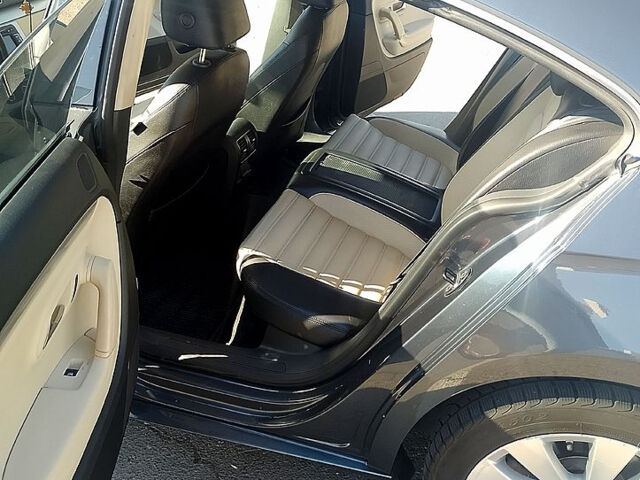 Серый Фольксваген CC, объемом двигателя 2 л и пробегом 300 тыс. км за 8800 $, фото 6 на Automoto.ua