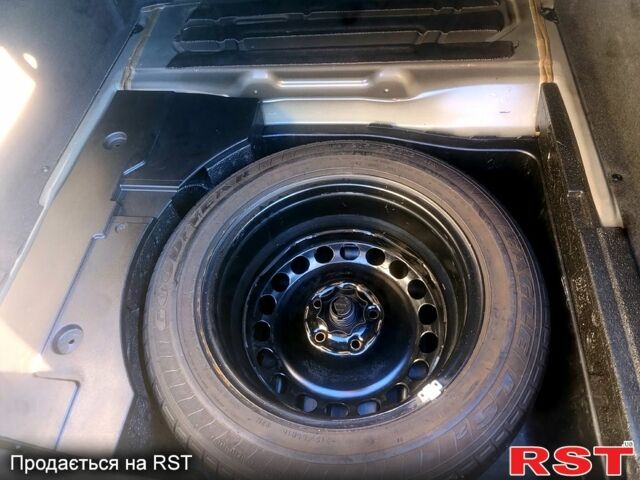 Серый Фольксваген CC, объемом двигателя 2 л и пробегом 237 тыс. км за 8500 $, фото 3 на Automoto.ua