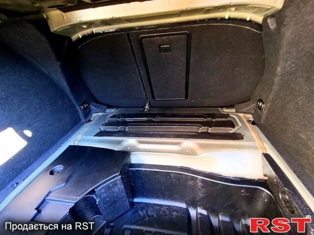 Серый Фольксваген CC, объемом двигателя 2 л и пробегом 237 тыс. км за 8500 $, фото 5 на Automoto.ua