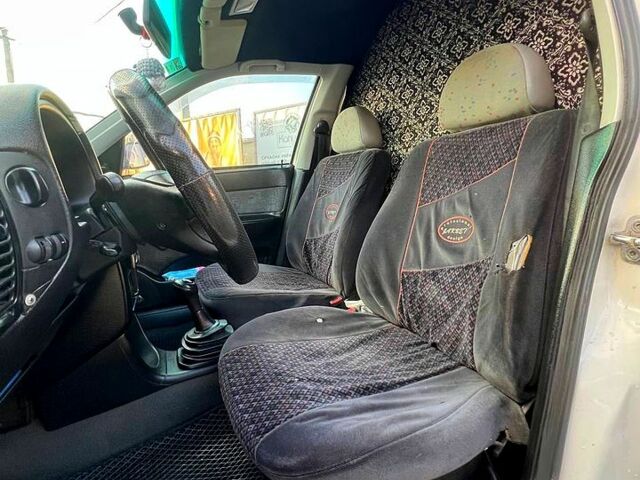 Белый Фольксваген Кадди, объемом двигателя 1.4 л и пробегом 106 тыс. км за 2300 $, фото 3 на Automoto.ua