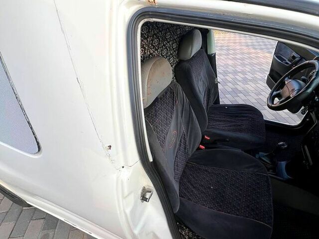 Белый Фольксваген Кадди, объемом двигателя 1.4 л и пробегом 106 тыс. км за 2300 $, фото 2 на Automoto.ua