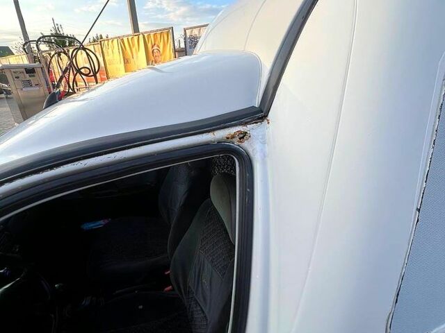 Белый Фольксваген Кадди, объемом двигателя 1.4 л и пробегом 106 тыс. км за 2300 $, фото 1 на Automoto.ua