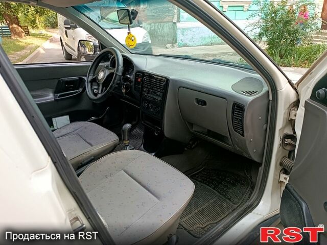 Белый Фольксваген Кадди, объемом двигателя 1.4 л и пробегом 260 тыс. км за 2450 $, фото 6 на Automoto.ua