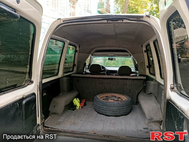 Белый Фольксваген Кадди, объемом двигателя 1.4 л и пробегом 260 тыс. км за 2450 $, фото 8 на Automoto.ua