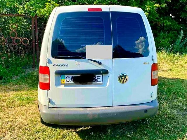 Белый Фольксваген Кадди, объемом двигателя 2 л и пробегом 275 тыс. км за 5200 $, фото 1 на Automoto.ua