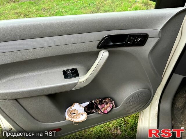 Белый Фольксваген Кадди, объемом двигателя 2 л и пробегом 315 тыс. км за 3500 $, фото 7 на Automoto.ua