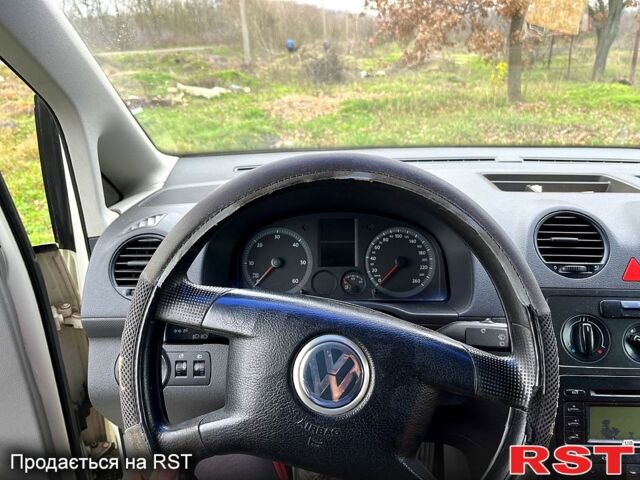 Белый Фольксваген Кадди, объемом двигателя 2 л и пробегом 315 тыс. км за 3500 $, фото 1 на Automoto.ua