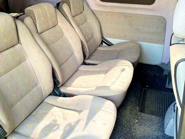 Белый Фольксваген Кадди, объемом двигателя 2 л и пробегом 275 тыс. км за 5200 $, фото 3 на Automoto.ua