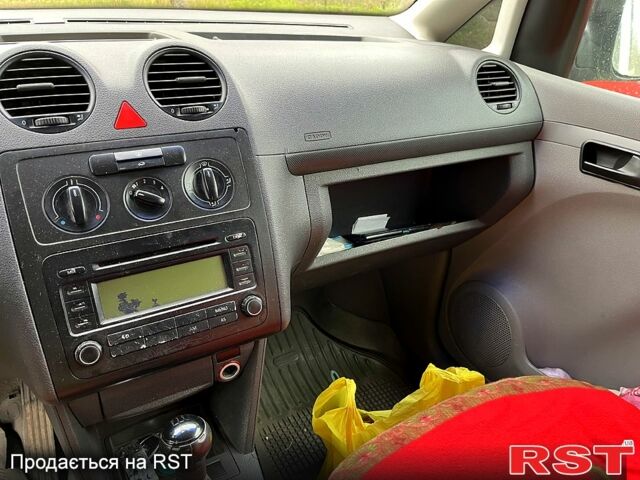 Белый Фольксваген Кадди, объемом двигателя 2 л и пробегом 315 тыс. км за 3500 $, фото 9 на Automoto.ua