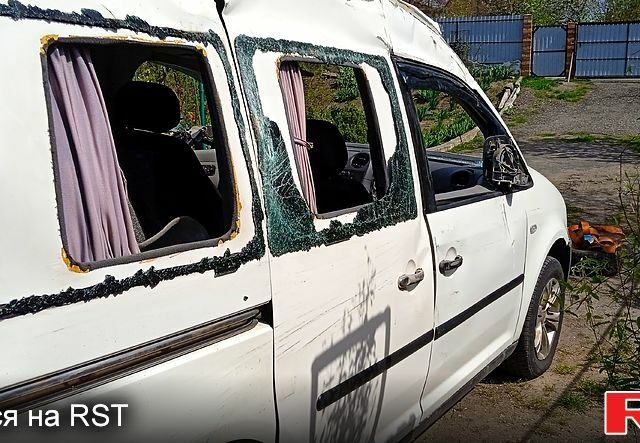 Белый Фольксваген Кадди, объемом двигателя 2 л и пробегом 300 тыс. км за 2400 $, фото 7 на Automoto.ua