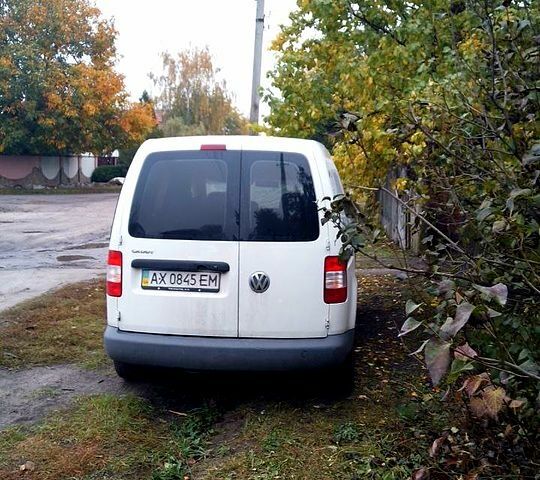 Белый Фольксваген Кадди, объемом двигателя 2 л и пробегом 300 тыс. км за 2600 $, фото 1 на Automoto.ua