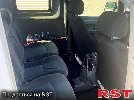 Белый Фольксваген Кадди, объемом двигателя 1.9 л и пробегом 331 тыс. км за 5000 $, фото 3 на Automoto.ua