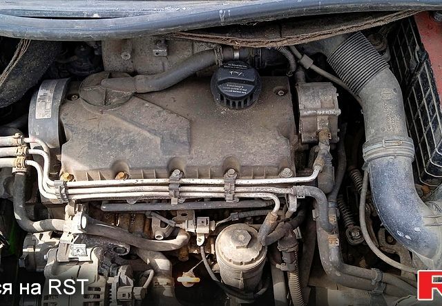 Белый Фольксваген Кадди, объемом двигателя 2 л и пробегом 300 тыс. км за 2400 $, фото 3 на Automoto.ua