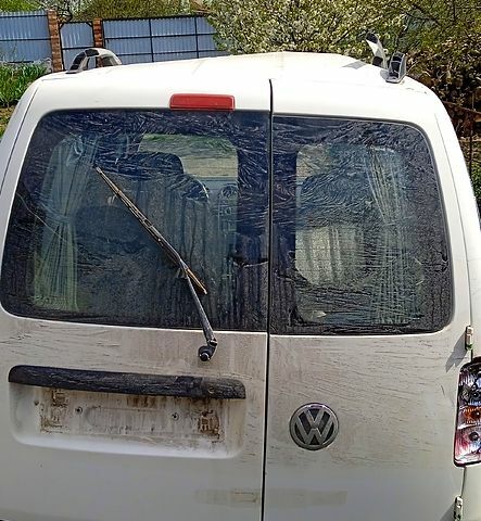 Белый Фольксваген Кадди, объемом двигателя 2 л и пробегом 300 тыс. км за 2400 $, фото 2 на Automoto.ua