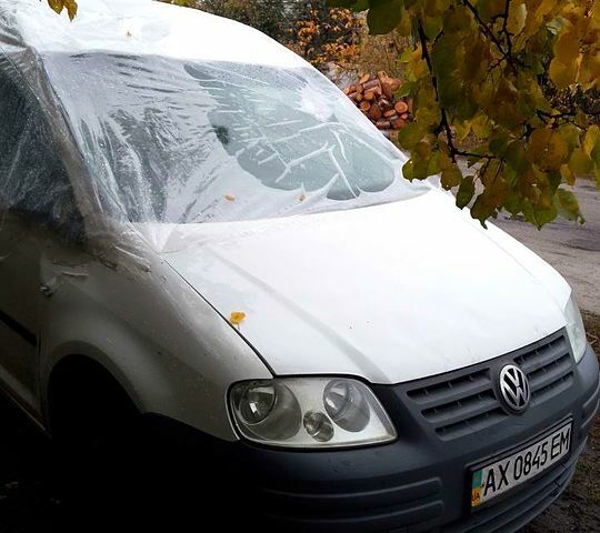 Белый Фольксваген Кадди, объемом двигателя 2 л и пробегом 300 тыс. км за 2600 $, фото 2 на Automoto.ua