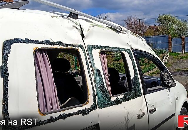 Белый Фольксваген Кадди, объемом двигателя 2 л и пробегом 300 тыс. км за 2400 $, фото 1 на Automoto.ua