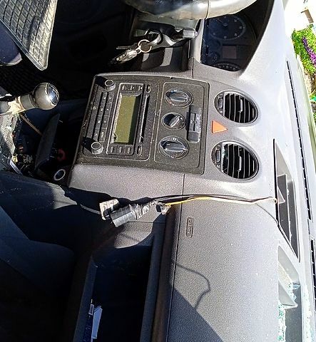 Белый Фольксваген Кадди, объемом двигателя 2 л и пробегом 300 тыс. км за 2400 $, фото 5 на Automoto.ua