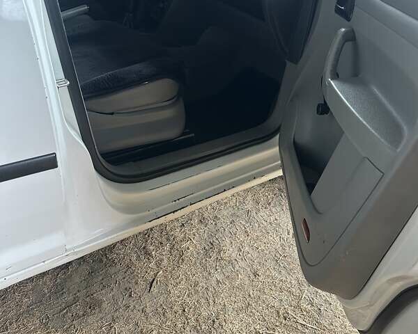 Белый Фольксваген Кадди, объемом двигателя 2 л и пробегом 400 тыс. км за 3600 $, фото 20 на Automoto.ua