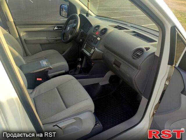 Белый Фольксваген Кадди, объемом двигателя 1.9 л и пробегом 387 тыс. км за 5600 $, фото 8 на Automoto.ua