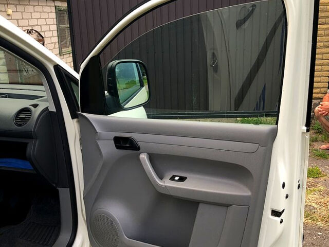 Белый Фольксваген Кадди, объемом двигателя 2 л и пробегом 358 тыс. км за 4900 $, фото 8 на Automoto.ua