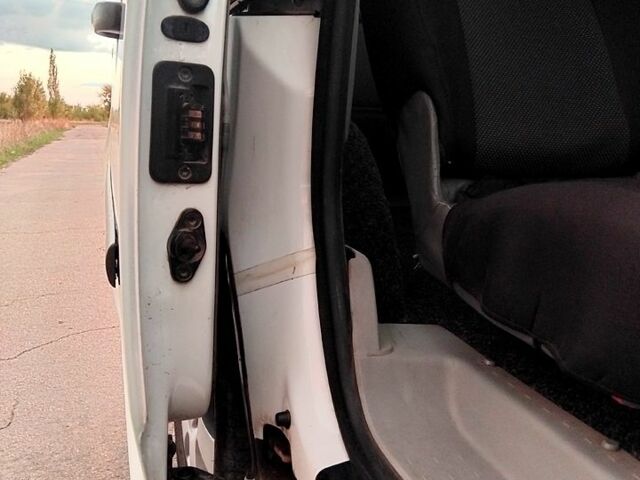 Белый Фольксваген Кадди, объемом двигателя 1.9 л и пробегом 230 тыс. км за 7000 $, фото 7 на Automoto.ua