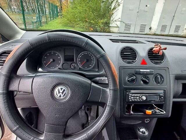 Белый Фольксваген Кадди, объемом двигателя 1.4 л и пробегом 157 тыс. км за 5000 $, фото 5 на Automoto.ua
