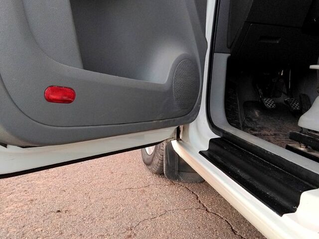 Белый Фольксваген Кадди, объемом двигателя 1.9 л и пробегом 230 тыс. км за 7000 $, фото 3 на Automoto.ua