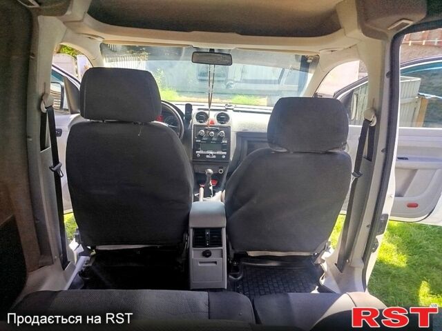 Белый Фольксваген Кадди, объемом двигателя 1.9 л и пробегом 188 тыс. км за 5600 $, фото 3 на Automoto.ua