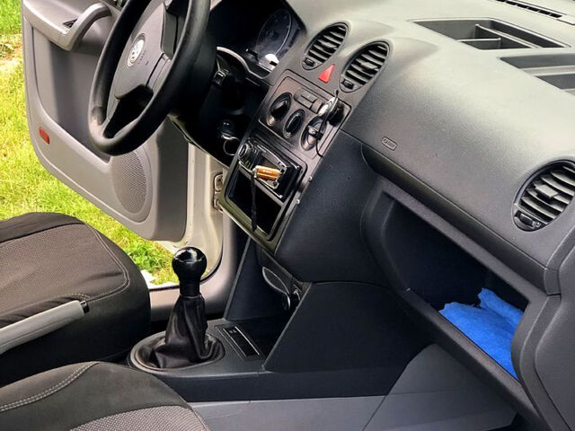 Белый Фольксваген Кадди, объемом двигателя 2 л и пробегом 358 тыс. км за 4900 $, фото 6 на Automoto.ua