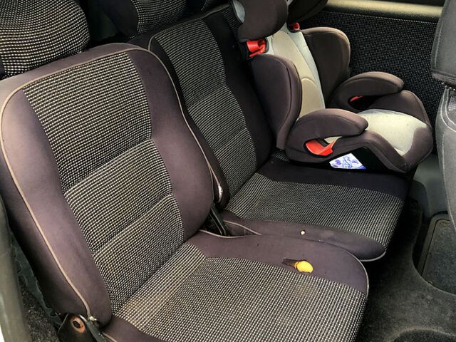 Белый Фольксваген Кадди, объемом двигателя 2 л и пробегом 358 тыс. км за 4900 $, фото 5 на Automoto.ua