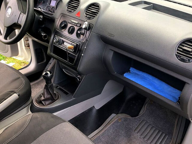 Белый Фольксваген Кадди, объемом двигателя 2 л и пробегом 358 тыс. км за 4900 $, фото 9 на Automoto.ua