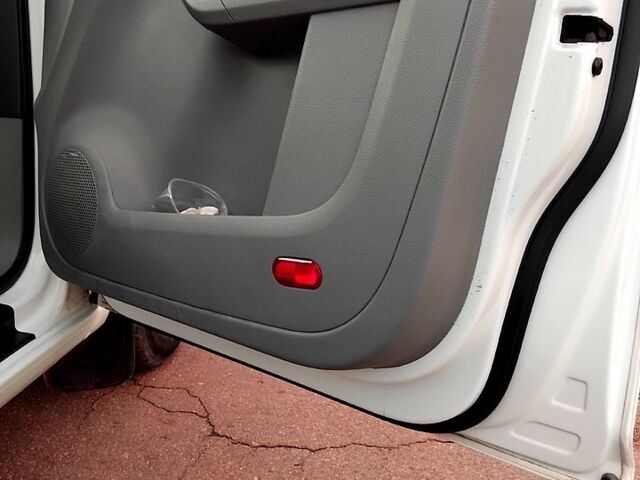 Белый Фольксваген Кадди, объемом двигателя 1.9 л и пробегом 230 тыс. км за 7000 $, фото 4 на Automoto.ua