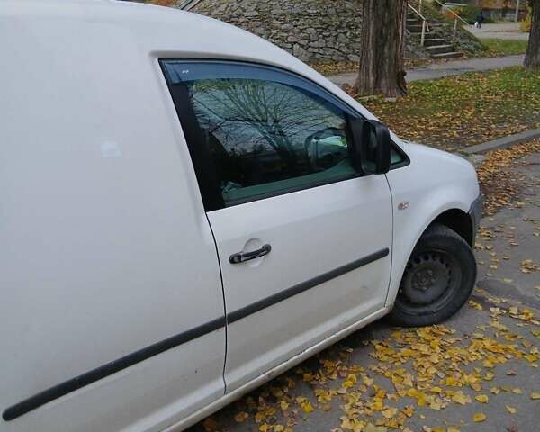 Белый Фольксваген Кадди, объемом двигателя 1.4 л и пробегом 240 тыс. км за 5000 $, фото 1 на Automoto.ua