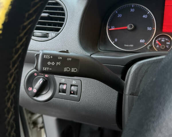 Белый Фольксваген Кадди, объемом двигателя 1.9 л и пробегом 452 тыс. км за 5500 $, фото 12 на Automoto.ua