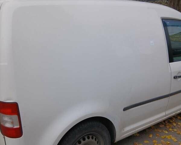 Белый Фольксваген Кадди, объемом двигателя 1.4 л и пробегом 240 тыс. км за 5000 $, фото 3 на Automoto.ua