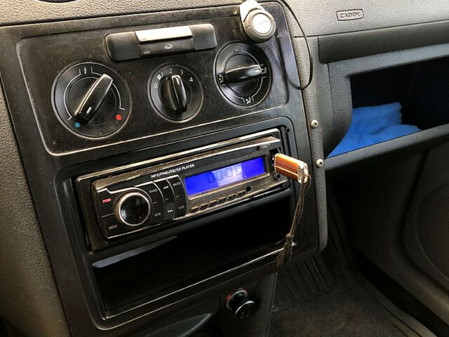 Белый Фольксваген Кадди, объемом двигателя 2 л и пробегом 358 тыс. км за 4900 $, фото 1 на Automoto.ua