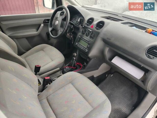 Белый Фольксваген Кадди, объемом двигателя 1.9 л и пробегом 410 тыс. км за 4500 $, фото 9 на Automoto.ua