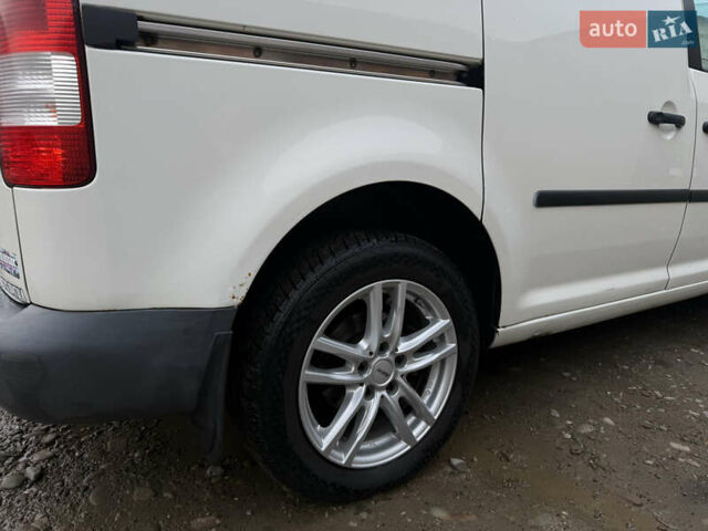 Белый Фольксваген Кадди, объемом двигателя 1.9 л и пробегом 452 тыс. км за 5500 $, фото 3 на Automoto.ua