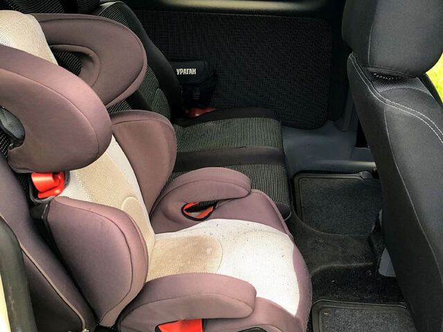 Белый Фольксваген Кадди, объемом двигателя 2 л и пробегом 358 тыс. км за 4900 $, фото 4 на Automoto.ua