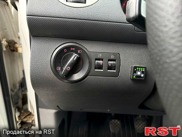 Білий Фольксваген Кадді, об'ємом двигуна 1.6 л та пробігом 292 тис. км за 6300 $, фото 13 на Automoto.ua