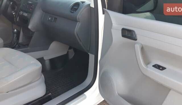 Белый Фольксваген Кадди, объемом двигателя 1.9 л и пробегом 263 тыс. км за 6900 $, фото 2 на Automoto.ua