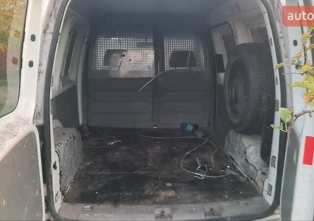 Белый Фольксваген Кадди, объемом двигателя 1.4 л и пробегом 376 тыс. км за 3300 $, фото 5 на Automoto.ua