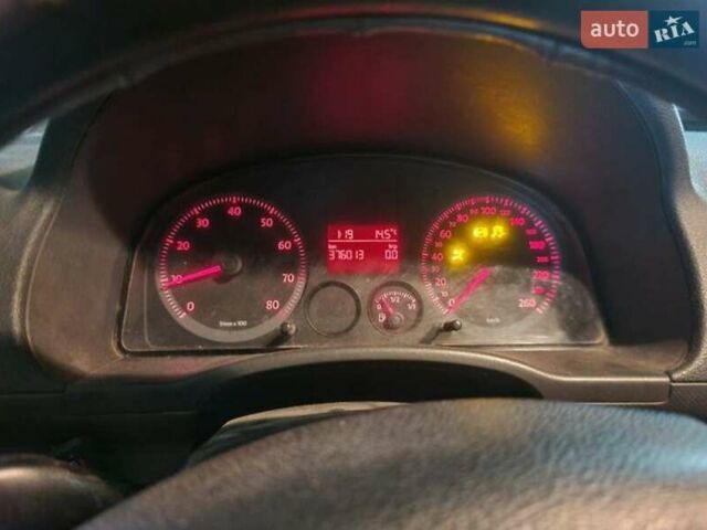 Белый Фольксваген Кадди, объемом двигателя 1.4 л и пробегом 376 тыс. км за 3300 $, фото 4 на Automoto.ua