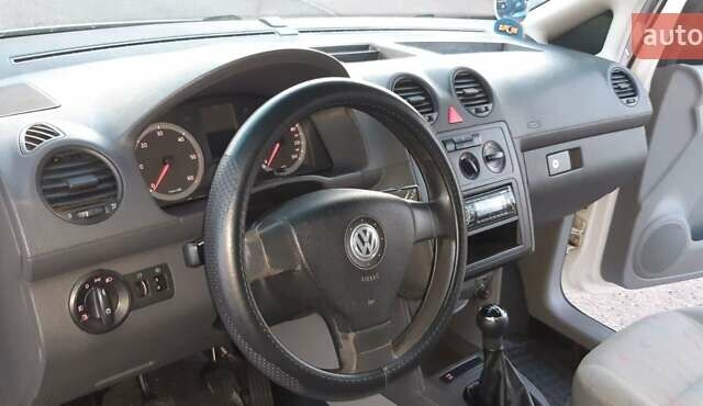 Белый Фольксваген Кадди, объемом двигателя 1.9 л и пробегом 263 тыс. км за 6900 $, фото 10 на Automoto.ua