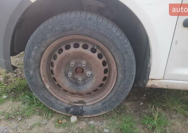 Белый Фольксваген Кадди, объемом двигателя 1.4 л и пробегом 376 тыс. км за 3300 $, фото 6 на Automoto.ua